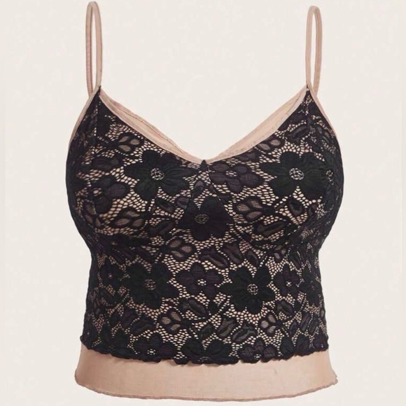 SHEIN Tops - 🆕 SHEIN Curve - Black & Cream Floral Lace Overlay Crop Top